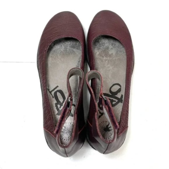 NWT OTBT Scamper Mary Janes Flat Ankle Strap Burgundy Pebbled Leather Sandals - Picture 4 of 5